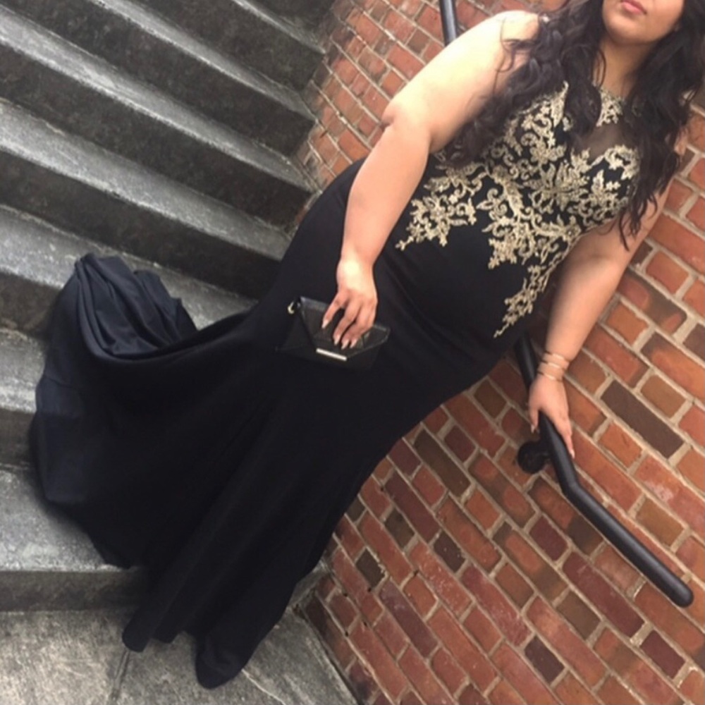 Formal Dress - Picture 4 of 7